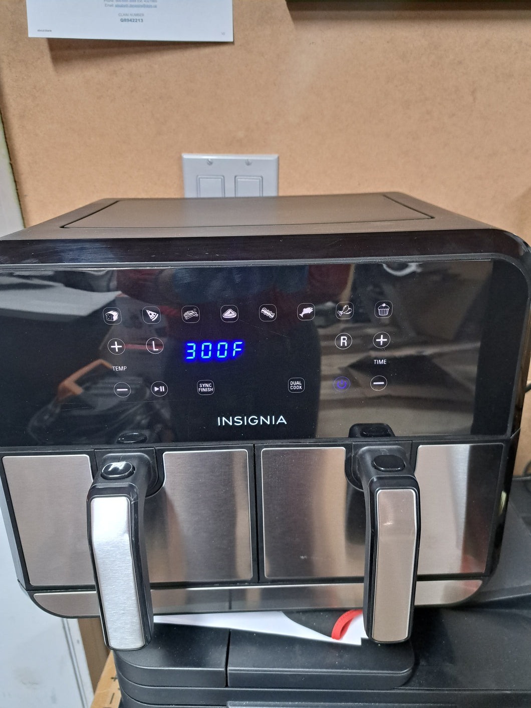 Insignia Digital Air Fryer with Dual Pan - 7.57L/8QT - Black